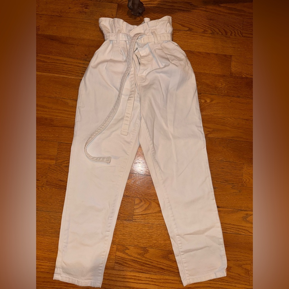 ⭐️eunina White Cropped High-Rise Jeans
